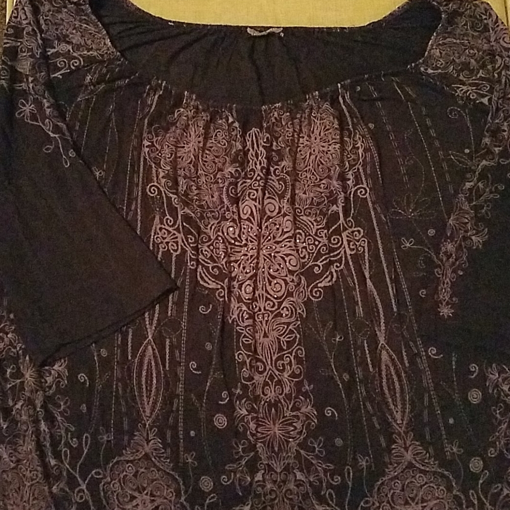 Women's size 1x blouse.
